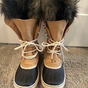 Never Worn Sorel Joan of Artic Tan and Black Fur-Lined Winter Boots